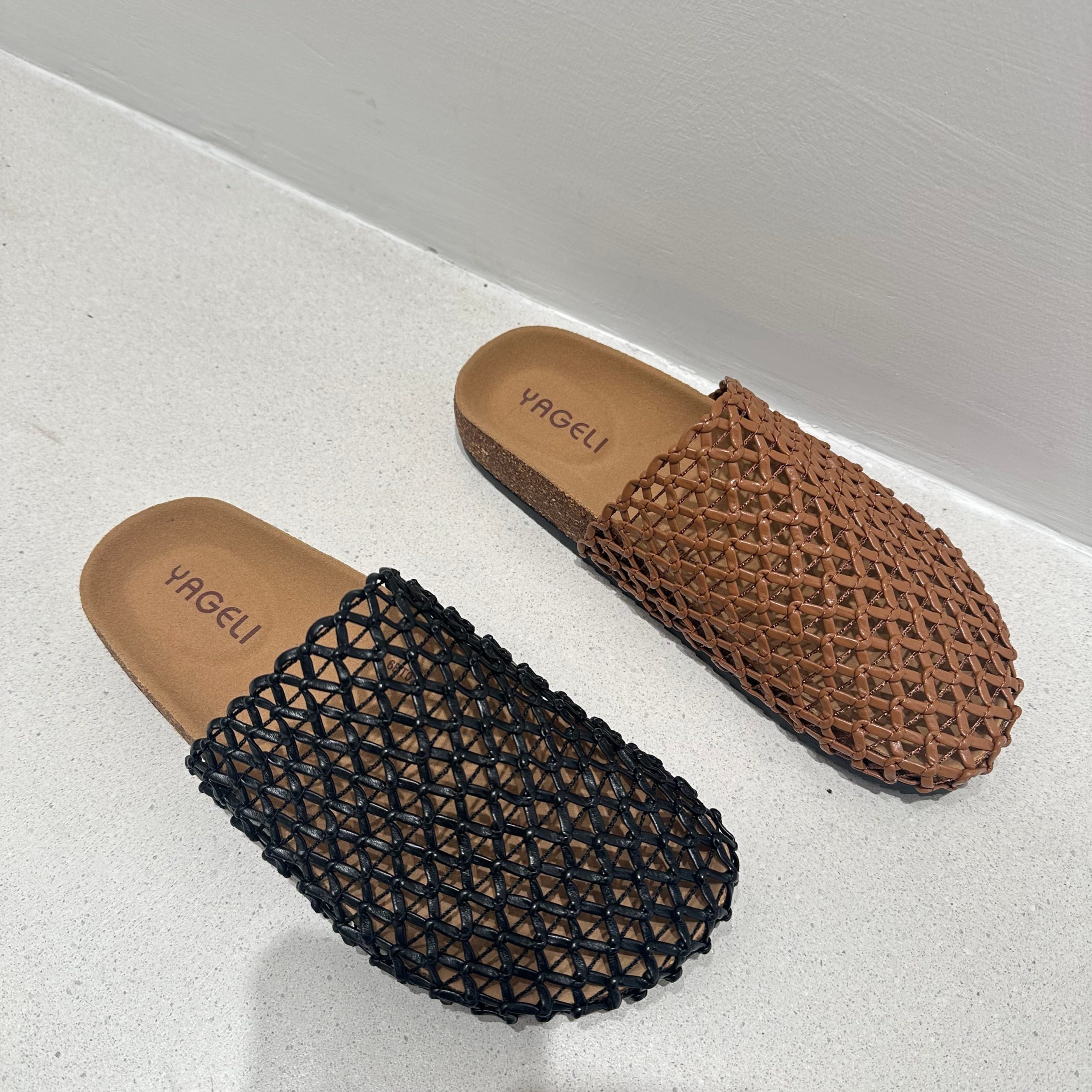 Yageli Women's Closed-Toe Slippers Summer Breathable Mesh Shoes Black - Image 5